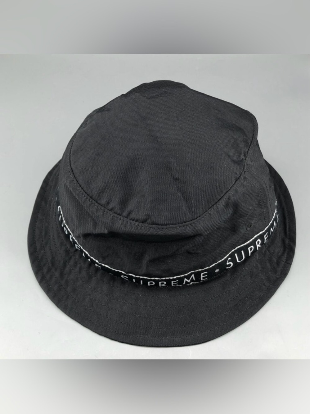 SUPREME Black Bucket Hat